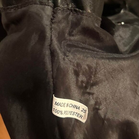 Elegant Black Pleated Trapezoid Handbag - Great Condition - Picture 6 of 7